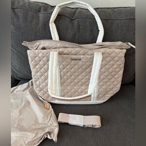 MZ Wallace MED Empire tote
Mushroom/pearl